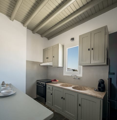 Senior Villa | Private kitchen | Coffee/tea maker, electric kettle