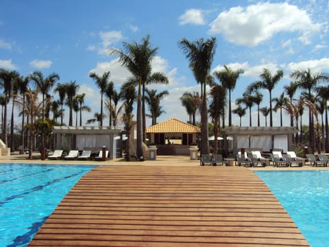 Poolside bar