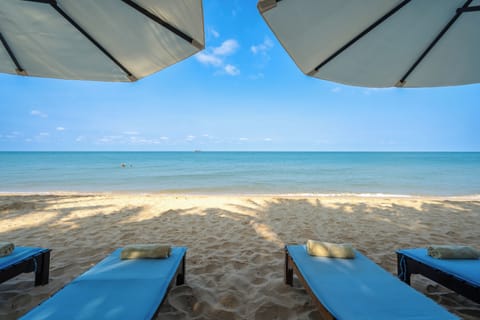 Private beach, sun loungers, beach umbrellas, beach towels