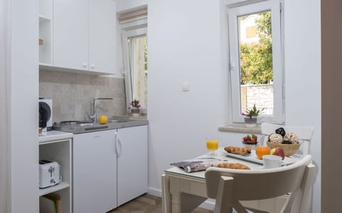 Junior Studio Suite, Balcony | Private kitchen | Fridge, microwave, stovetop, espresso maker