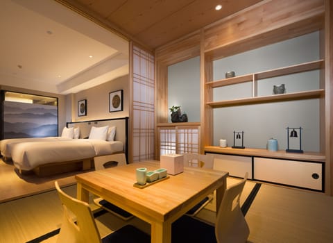 Tatami Room | Minibar, desk, blackout drapes, iron/ironing board