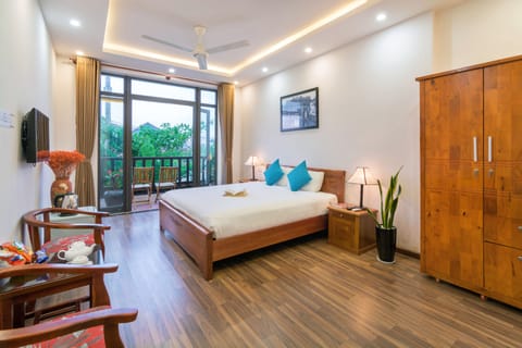 Superior Double Room, 1 Double Bed, Balcony | Minibar, in-room safe, desk, laptop workspace