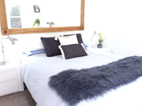 Studio 19 @ 19 Kite St  | Iron/ironing board, free WiFi, bed sheets