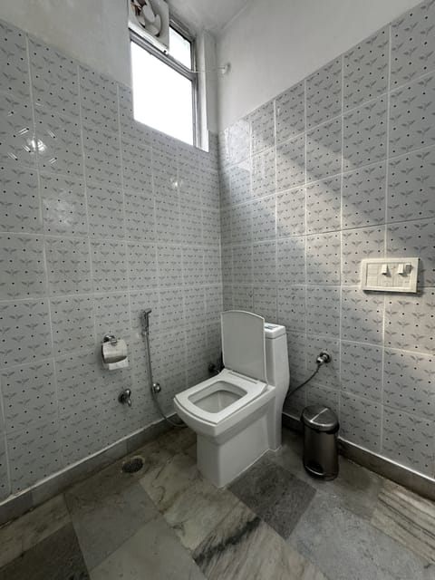 Standard Double Room, 1 Bedroom, Non Smoking | Bathroom | Bidet