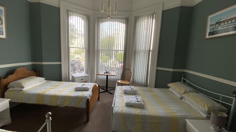 Family Room, Ensuite | Iron/ironing board, cribs/infant beds, rollaway beds, free WiFi