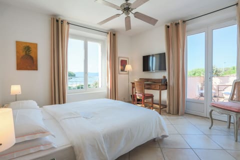 Superior Double Room, Sea View | Premium bedding, Select Comfort beds, minibar, in-room safe