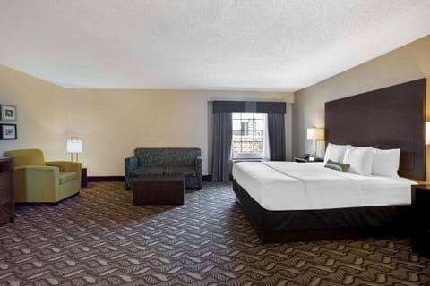 Deluxe Suite, Multiple Beds, Non Smoking | Premium bedding, desk, blackout drapes, iron/ironing board