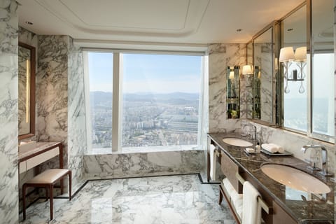 Presidential Suite Room | Bathroom | Separate tub and shower, deep soaking tub, designer toiletries