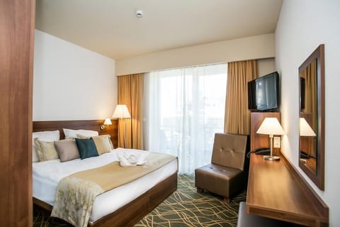 Deluxe Double or Twin Room, 1 Bedroom | In-room safe, soundproofing, free WiFi, bed sheets