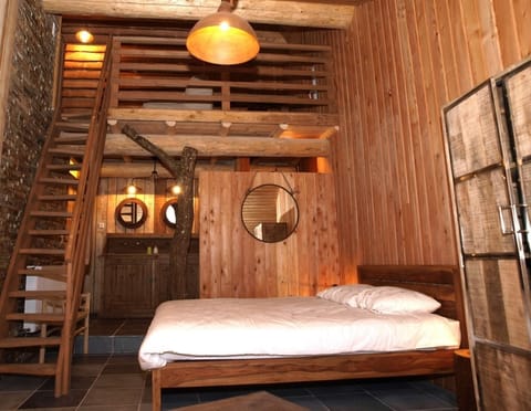 1 bedroom, individually decorated, individually furnished