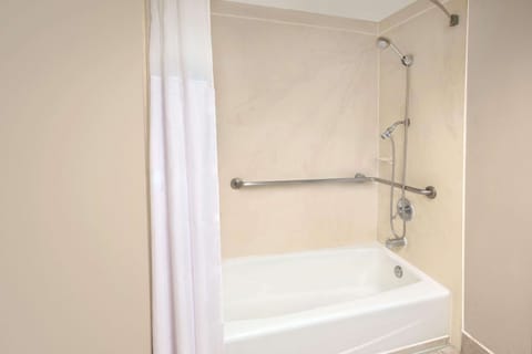 Combined shower/tub, deep soaking tub, free toiletries, hair dryer