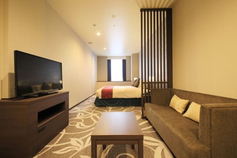 Standard Double Room, Non Smoking (Single Use) | In-room safe, desk, free WiFi, bed sheets