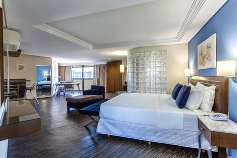 Premium Suite, 1 Queen Bed | Minibar, in-room safe, desk, laptop workspace