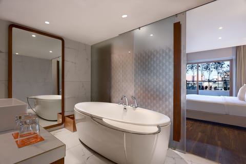 Suite, 1 King Bed (Executive Suite) | Bathroom | Designer toiletries, hair dryer, bathrobes, slippers