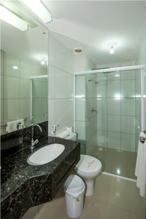 Family Apartment | Bathroom | Shower, free toiletries, hair dryer, towels