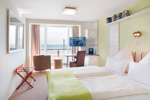 Comfort Double Room, Sea View | Free minibar items, in-room safe, desk, free WiFi