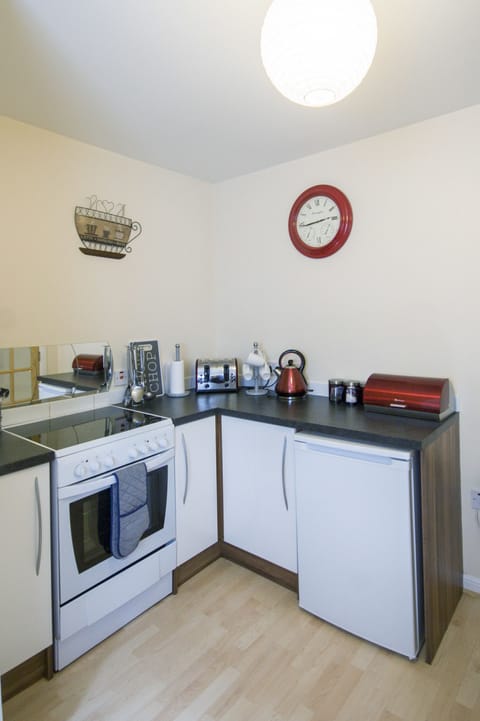 House, 2 Bedrooms | Private kitchen | Stovetop, highchair