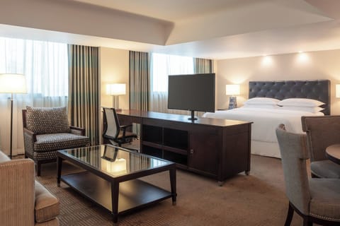 Junior Suite, 1 Bedroom | Premium bedding, minibar, in-room safe, desk