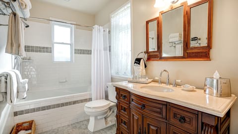 River's Bend Suite | Bathroom | Separate tub and shower, deep soaking tub, designer toiletries