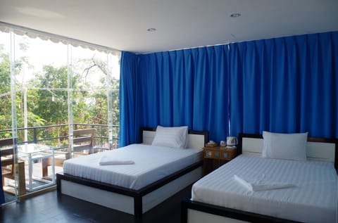 Twin Room, 2 Single Bed, Non Smoking, Sea View | Minibar, in-room safe, desk, free WiFi