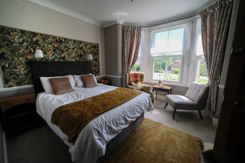 Double Room (Elgar) | Hypo-allergenic bedding, memory foam beds, individually decorated