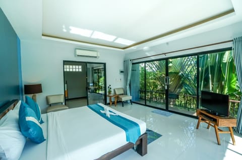 Deluxe Villa, 1 King Bed, Garden View, Garden Area | Premium bedding, Select Comfort beds, in-room safe, desk