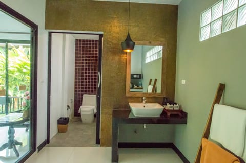 Deluxe Villa, 1 King Bed, Garden View, Garden Area | Bathroom | Shower, free toiletries, hair dryer, bathrobes
