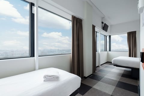 Family Triple Room | Desk, soundproofing, free WiFi, bed sheets