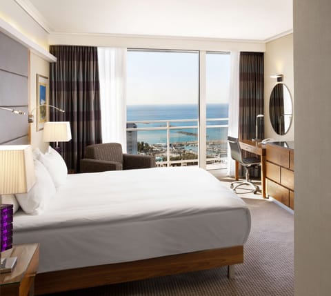 King Tel Aviv Vista Suite with Sea View | Premium bedding, minibar, in-room safe, desk