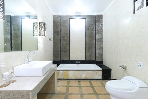Premium Twin Room, 1 Bedroom | Bathroom | Separate tub and shower, spring water tub, free toiletries, hair dryer