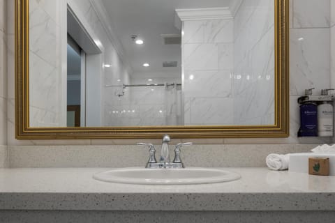 Combined shower/tub, designer toiletries, hair dryer, towels