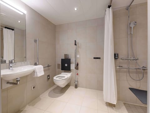 Standard Room, 1 Double Bed, Accessible | Bathroom | Eco-friendly toiletries, hair dryer, towels