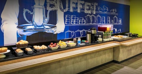 Daily buffet breakfast (BRL 37 per person)