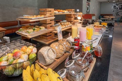 Daily continental breakfast (BRL 35 per person)
