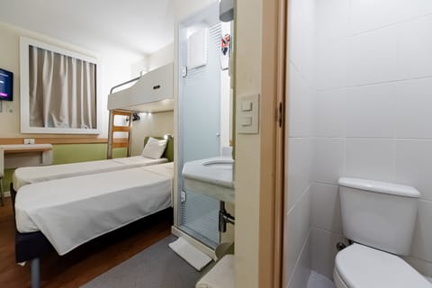 Twin Room, 3 Twin Beds (Functional) | Bathroom | Shower, eco-friendly toiletries, towels