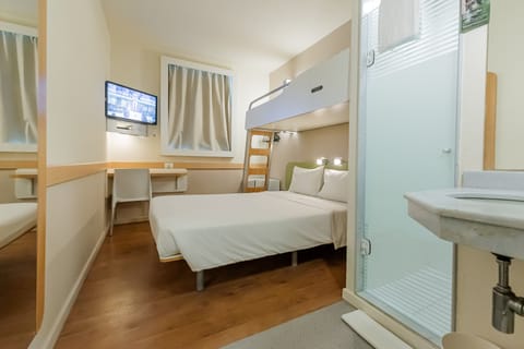 Room, Multiple Beds (Functional, Minibar) | Desk, soundproofing, free cribs/infant beds, free WiFi