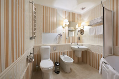 Standard Double Room | Bathroom | Free toiletries, hair dryer, towels