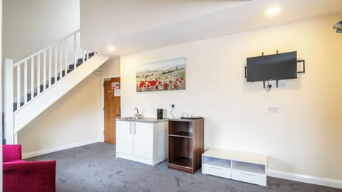 Standard Duplex, 1 Double Bed, Non Smoking, Ensuite | Desk, free WiFi, bed sheets