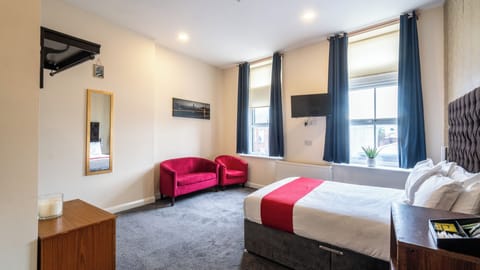 Standard Double Room, 1 Double Bed, Non Smoking, Ensuite | Desk, free WiFi, bed sheets