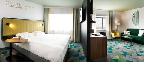 Junior Suite | Hypo-allergenic bedding, in-room safe, desk, soundproofing