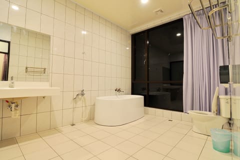 Standard Double Room | Bathroom | Combined shower/tub, deep soaking tub, free toiletries, hair dryer