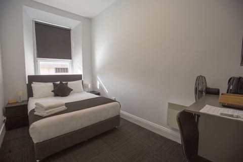 Queen Room | Free WiFi, bed sheets