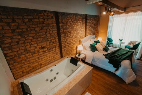 Honeymoon Cabin | 1 bedroom, minibar, in-room safe, individually furnished