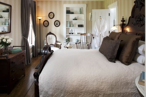 Mary Todd Lincoln Room | Frette Italian sheets, premium bedding, down comforters