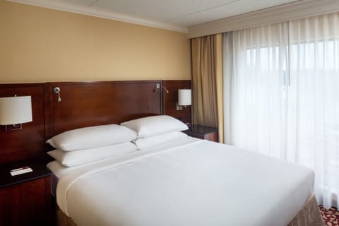 Suite, 1 Bedroom | Premium bedding, in-room safe, desk, laptop workspace