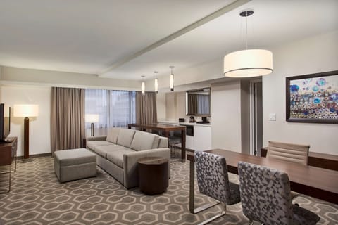 Executive Suite, 1 King Bed | Living area | Flat-screen TV, video-game console, pay movies, MP3 dock