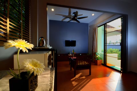 Deluxe Villa with King Bed | Living area | Flat-screen TV