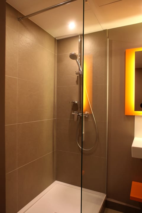 Standard Double Room, 1 Double Bed | Bathroom shower