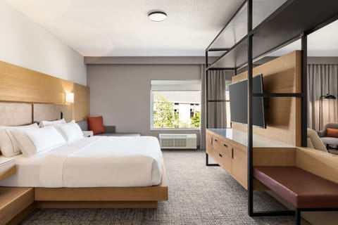 Studio Suite, 1 King Bed | Premium bedding, in-room safe, desk, blackout drapes