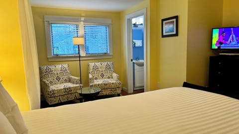 Sunflower Room | Free WiFi, bed sheets